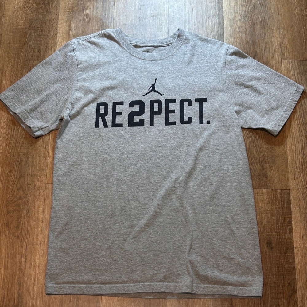 Jordan Brand Derek Jeter RE2PECT T-Shirt Mens Medium Gray Jumpman Graphic Tee
